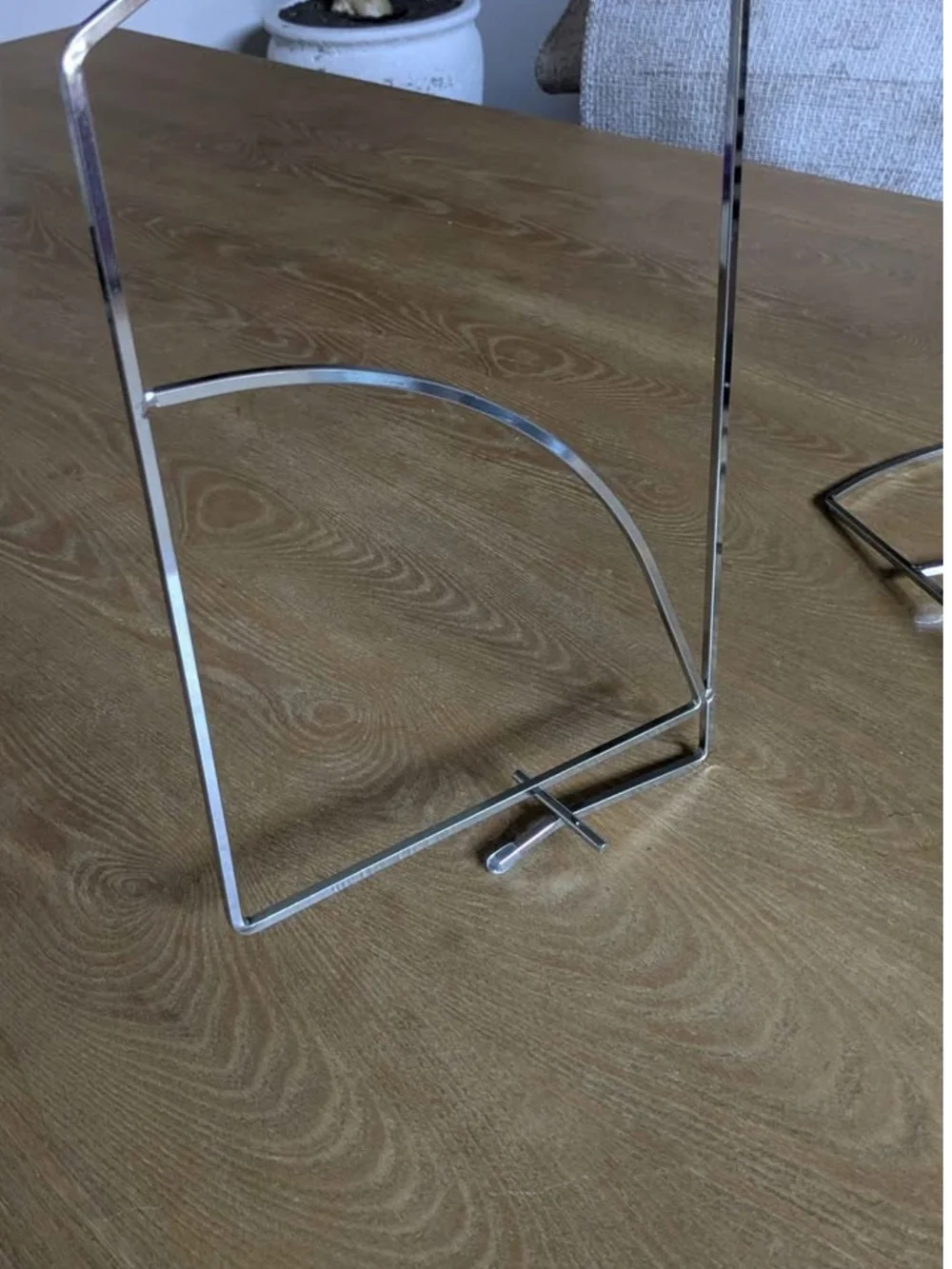 2 Lynk professional home chrome-plated steel shelf dividers used for organizing